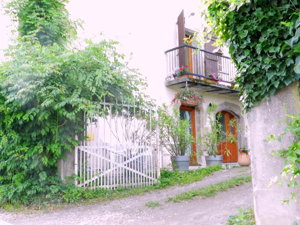 Gite Les Platanes Sainte-Helene-du-Lac Екстериор снимка